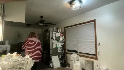 maroon_moon online show from November 30, 2025, 10:25 pm