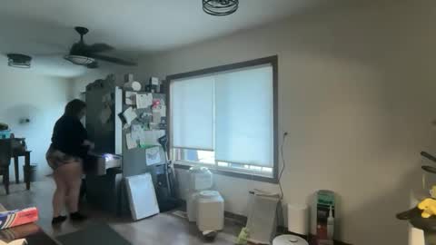 maroon_moon online show from April 1, 2026, 8:28 pm