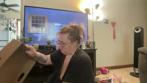 maroon_moon online show from April 23, 2026, 8:22 pm