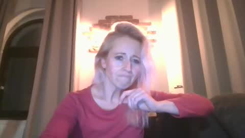 Snapshot of marrygorund chatting on January 16, 2025, 5:32 am MaryGoRound online show from January 16, 2025, 5:32 am