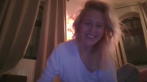 Snapshot of marrygorund chatting on January 17, 2025, 12:10 am MaryGoRound online show from January 17, 2025, 12:10 am