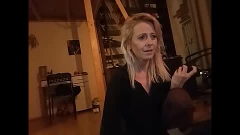 Snapshot of marrygorund chatting on January 19, 2025, 3:39 am MaryGoRound online show from January 19, 2025, 3:39 am