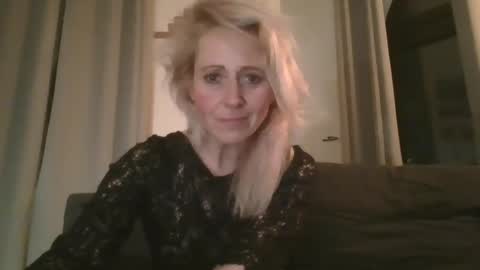 Snapshot of marrygorund chatting on January 23, 2025, 2:44 am MaryGoRound online show from January 23, 2025, 2:44 am