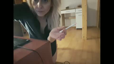 Snapshot of marrygorund chatting on January 31, 2025, 2:28 pm MaryGoRound online show from January 31, 2025, 2:28 pm