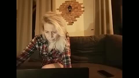 Snapshot of marrygorund chatting on February 5, 2025, 3:55 am MaryGoRound online show from February 5, 2025, 3:55 am