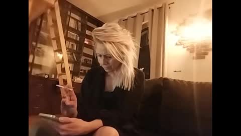 Snapshot of marrygorund chatting on February 8, 2025, 11:24 pm MaryGoRound online show from February 8, 2025, 11:24 pm