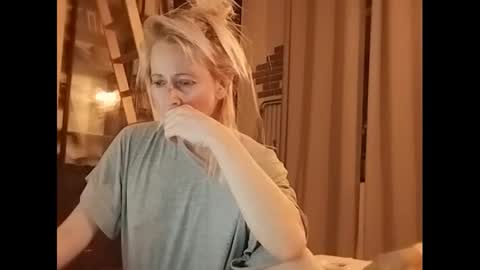 Snapshot of marrygorund chatting on February 10, 2025, 1:35 am MaryGoRound online show from February 10, 2025, 1:35 am