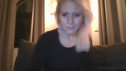 Snapshot of marrygorund chatting on February 28, 2025, 11:12 pm MaryGoRound online show from February 28, 2025, 11:12 pm