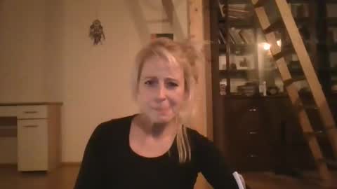 Snapshot of marrygorund chatting on March 1, 2025, 2:15 am MaryGoRound online show from March 1, 2025, 2:15 am