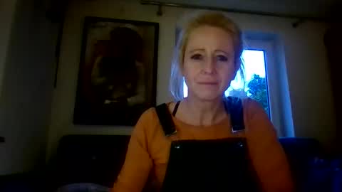 Snapshot of marrygorund chatting on October 16, 2025, 3:57 pm MaryGoRound online show from October 16, 2025, 3:57 pm