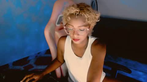 May online show from November 18, 2025, 2:43 pm