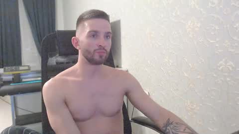 Snapshot of marselle_looker chatting on February 6, 2025, 4:03 pm Marselle online show from February 6, 2025, 4:03 pm