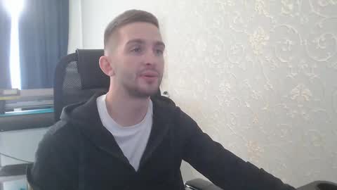 Snapshot of marselle_looker chatting on February 15, 2025, 11:06 am Marselle online show from February 15, 2025, 11:06 am