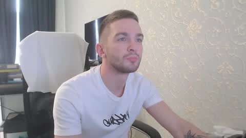 Snapshot of marselle_looker chatting on February 16, 2025, 9:37 am Marselle online show from February 16, 2025, 9:37 am