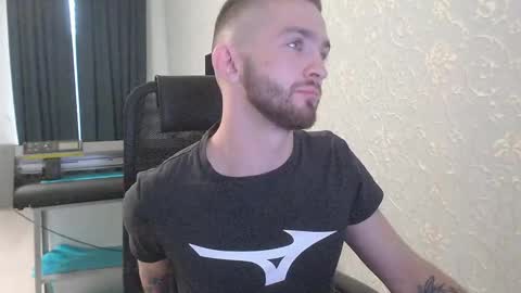 Snapshot of marselle_looker chatting on March 5, 2025, 9:27 am Marselle online show from March 5, 2025, 9:27 am