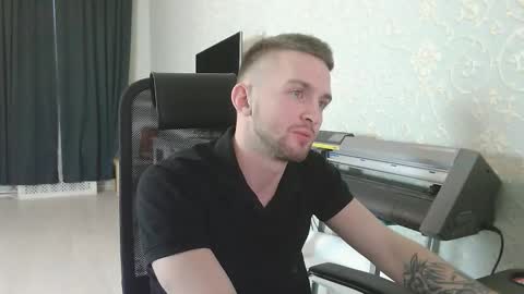 Snapshot of marselle_looker chatting on November 12, 2025, 1:55 pm Marselle online show from November 12, 2025, 1:55 pm