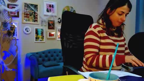 martaedams online show from November 5, 2025, 7:08 am