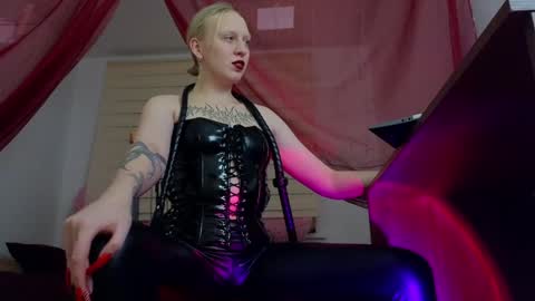 Snapshot of marthahoffman chatting on January 3, 2025, 8:54 pm Ultimate Goddess online show from January 3, 2025, 8:54 pm