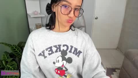 Snapshot of martiiinaa_ chatting on March 4, 2025, 12:44 pm Martina online show from March 4, 2025, 12:44 pm
