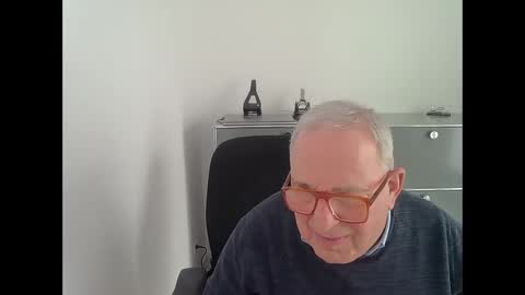 martin_1947 online show from December 29, 2024, 1:17 pm