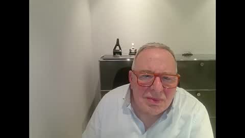 martin_1947 online show from February 15, 2025, 11:25 pm