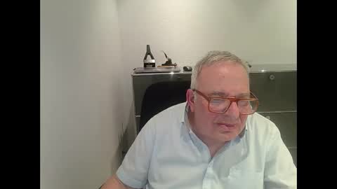 martin_1947 online show from February 23, 2025, 11:14 pm