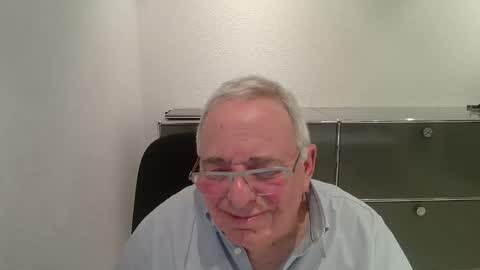 martin_1947 online show from February 15, 2026, 8:49 pm
