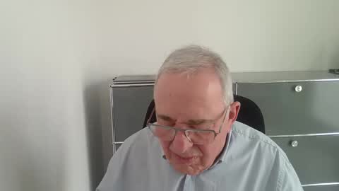 martin_1947 online show from April 5, 2026, 1:52 pm