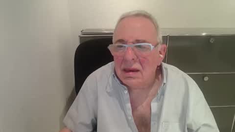 martin_1947 online show from April 7, 2026, 9:48 pm