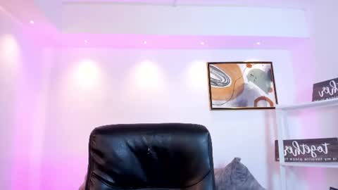 Snapshot of martina_mancinii chatting on July 10, 2026, 12:30 pm Martina online show from July 10, 2026, 12:30 pm
