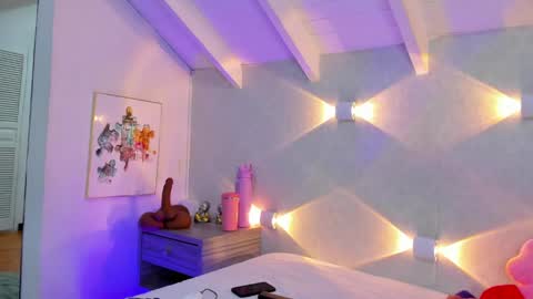 martina mIIler online show from May 18, 2026, 12:33 pm