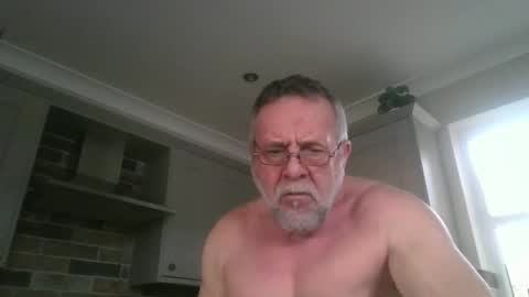 martinrgbxxxx online show from December 31, 2024, 9:53 am