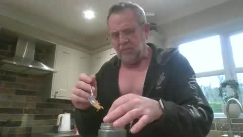 martinrgbxxxx online show from February 3, 2026, 9:14 am