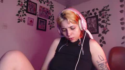 Snapshot of mary_janness chatting on December 18, 2024, 4:20 am                      100   online show from December 18, 2024, 4:20 am