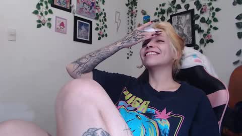 Snapshot of mary_janness chatting on January 2, 2025, 3:29 pm                      100   online show from January 2, 2025, 3:29 pm