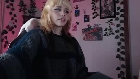 Snapshot of mary_janness chatting on February 9, 2025, 11:46 pm                      100   online show from February 9, 2025, 11:46 pm