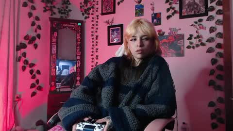 Snapshot of mary_janness chatting on February 10, 2025, 2:52 am                      100   online show from February 10, 2025, 2:52 am