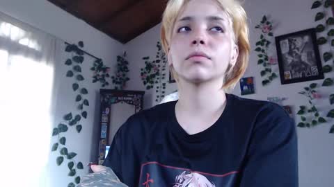 Snapshot of mary_janness chatting on February 10, 2025, 7:49 pm                      100   online show from February 10, 2025, 7:49 pm