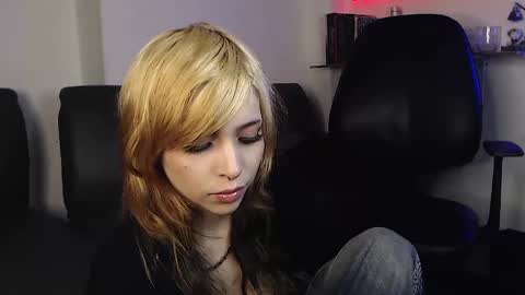 Snapshot of mary_janness chatting on February 17, 2025, 9:30 pm                      100   online show from February 17, 2025, 9:30 pm