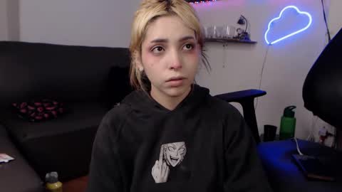 Snapshot of mary_janness chatting on March 6, 2025, 5:03 am                      100   online show from March 6, 2025, 5:03 am