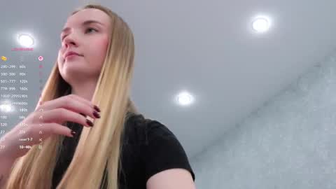 Snapshot of mary_laand chatting on April 23, 2026, 2:08 pm Mary . online show from April 23, 2026, 2:08 pm