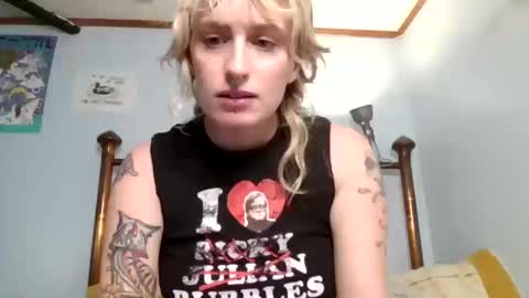 mary_lamb1212 online show from October 9, 2025, 11:03 pm