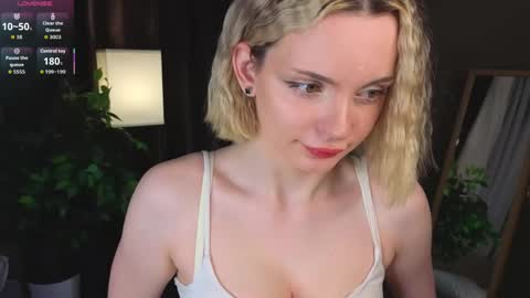 Snapshot of marycalder chatting on April 12, 2026, 1:21 am Mary online show from April 12, 2026, 1:21 am