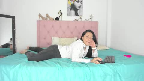 Krystamarale online show from December 16, 2025, 11:32 pm