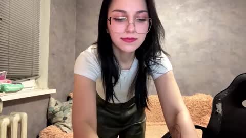 Stephie online show from December 16, 2025, 8:36 pm