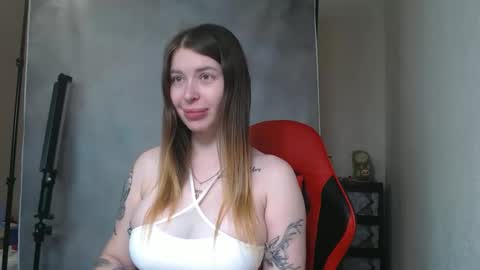 MaryHotLoves online show from October 14, 2025, 8:59 am