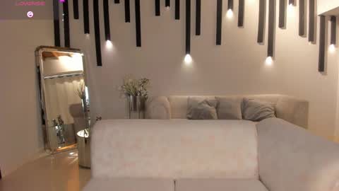  Mary  online show from March 5, 2025, 3:18 pm