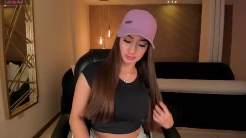 Snapshot of marylewis_ chatting on June 14, 2026, 12:18 pm Mary online show from June 14, 2026, 12:18 pm