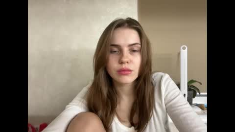 MaryYourr online show from December 13, 2025, 9:42 pm