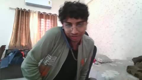 Mask Boy online show from November 26, 2025, 4:35 am